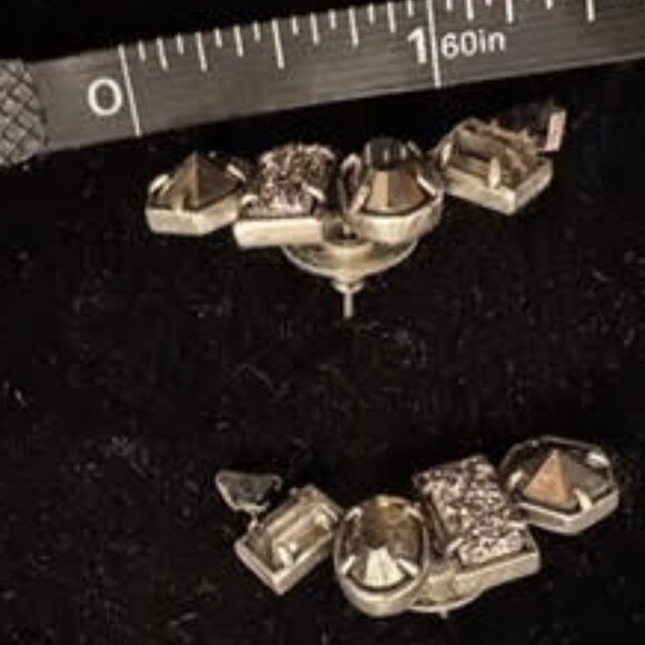 Kendra Scott Earrings - Picture 1 of 1